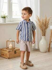 SHEIN 2 件 Youngboy 休闲卡其色条纹衬衫和松紧腰短裤套装，百搭款式，棉质面料，适合户外旅行 - 彩色 - 查看 1