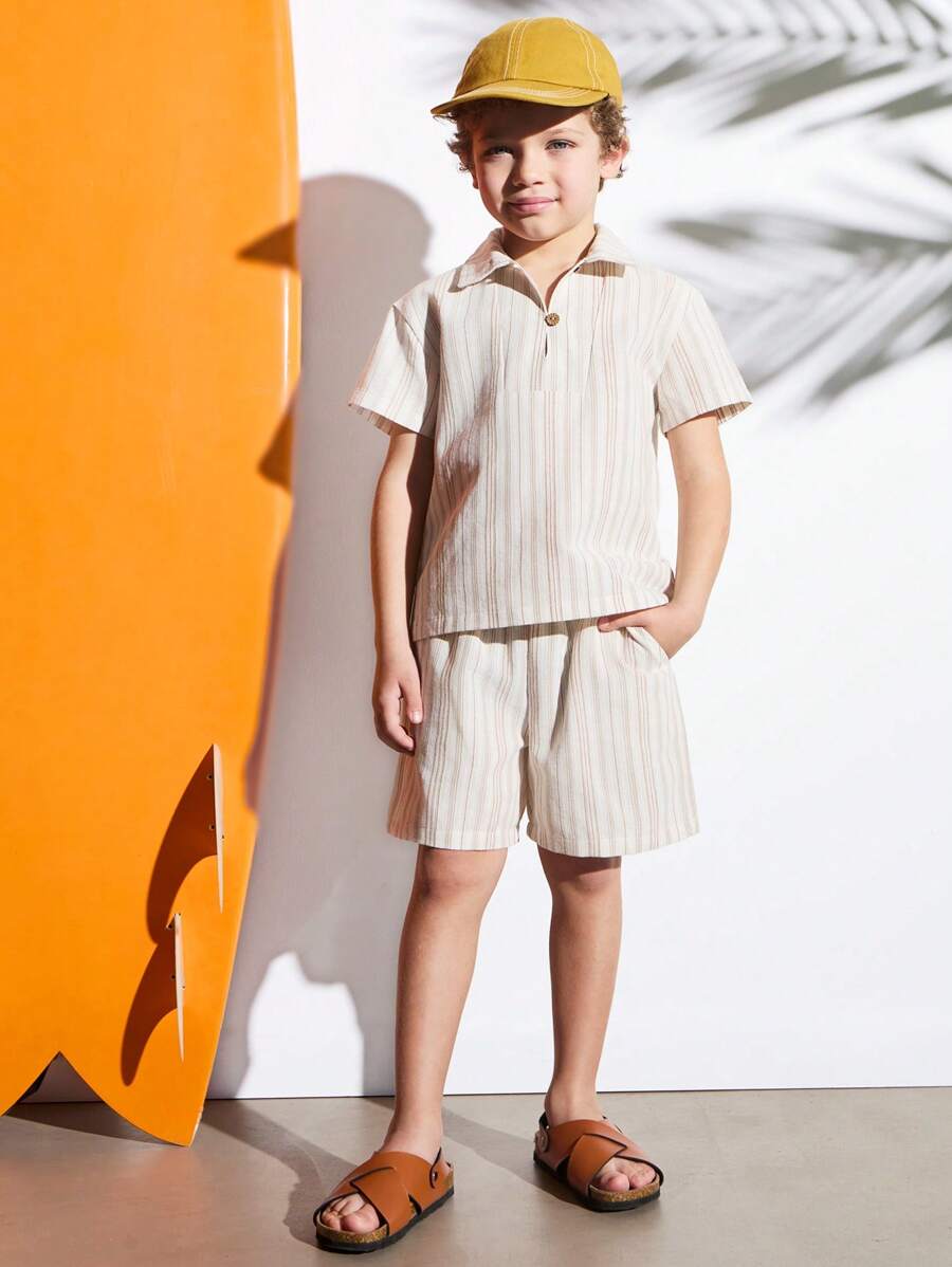 SHEIN Set di maglietta a righe e pantaloncini da ragazzo per una vacanza in campagna colorata - Multicolore - Visualizzare 1