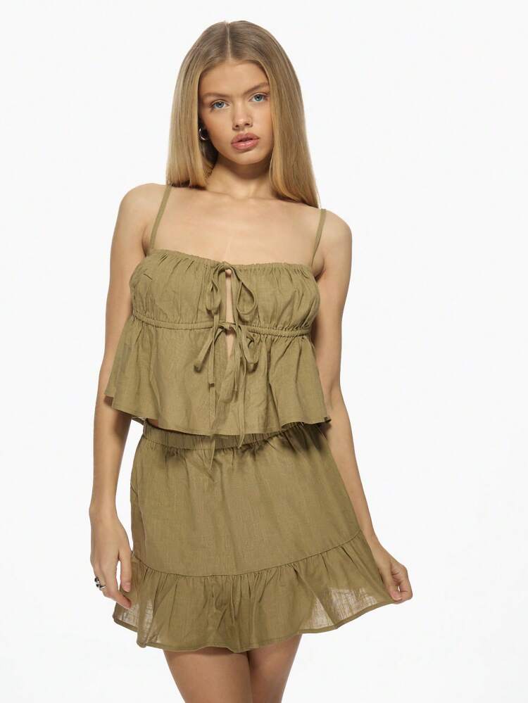 MISSGUIDED Lniany top na ramiączkach z wiązaniem z przodu i falbanką, letni, wakacyjny, w stylu boho, z podwójną kokardą, idealny na wakacje w kurorcie