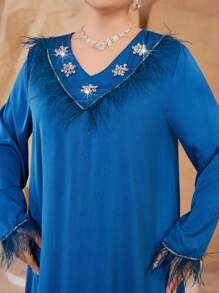 Al Najma Gaun Wanita Ukuran Besar dengan Kerah Ruffle dan Blok Warna Berhiaskan Manik-manik - Dusty Blue - View 1