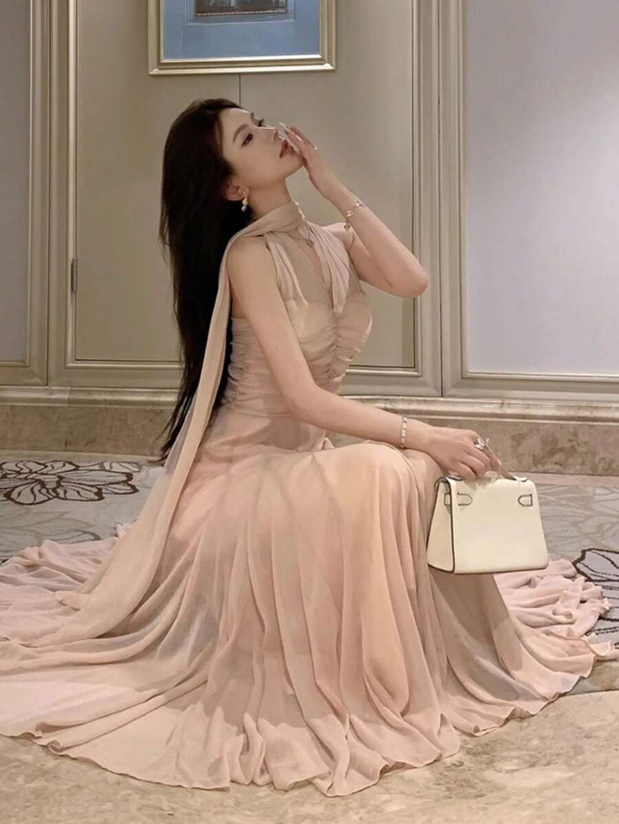 DAZY 女士修身喇叭雪纺中长连衣裙，带挂脖领、系带和喇叭下摆，适合约会之夜、正式女士连衣裙