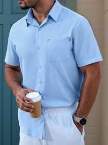 Manfinity Homme 男式纯色前扣短袖口袋休闲衬衫 - 藍色 - 查看 3