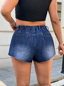 SHEIN EZwear Shorts vaqueros sueltos de talla grande para mujer con bolsillos y dobladillo deshilachado - Azul lavado oscuro - Ver 2