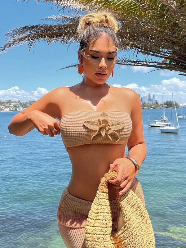 SHEIN SXY Top de punto extra corto con decoración floral tridimensional en color caqui para mujer, para playa, primavera/verano, festivales de música y rock, estilo casual y occidental, estilo boho vacaciones