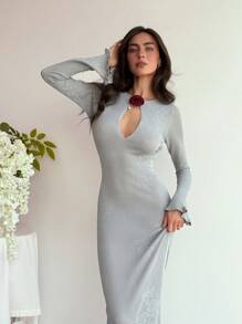 Aloruh Nieuwe Vintage Embossed Floral Pattern Knitwear Hollow Out Sexy Keyhole Neck Flare Sleeve Veelzijdige Gebreide Lange Mouw Jurk Voor Layering