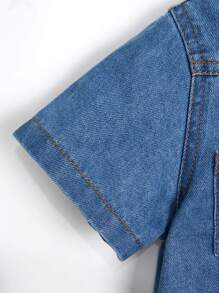 SHEIN Playful Pals 男婴休闲水洗蓝色宽松牛仔衬衫和宽松牛仔短裤套装，简约时尚百搭设计，适合日常穿着