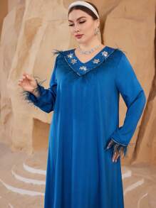 Al Najma Gaun Wanita Ukuran Besar dengan Kerah Ruffle dan Blok Warna Berhiaskan Manik-manik - Dusty Blue - View 4