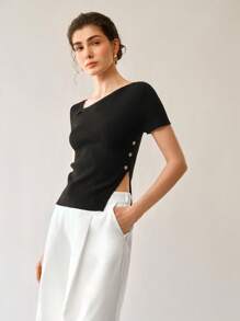 Chiquease ملابس علوية محبوكة ضيقة ذات ياقة مائلة وذيل منشق ، أكمام قصيرة باللون الأحادي للسيدات