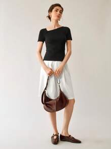 Chiquease ملابس علوية محبوكة ضيقة ذات ياقة مائلة وذيل منشق ، أكمام قصيرة باللون الأحادي للسيدات