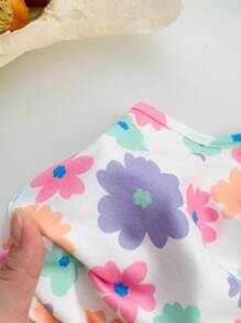 SHEIN Set de 2 piezas de ropa de primavera/verano para bebé niña con body de punto con patrón floral lindo