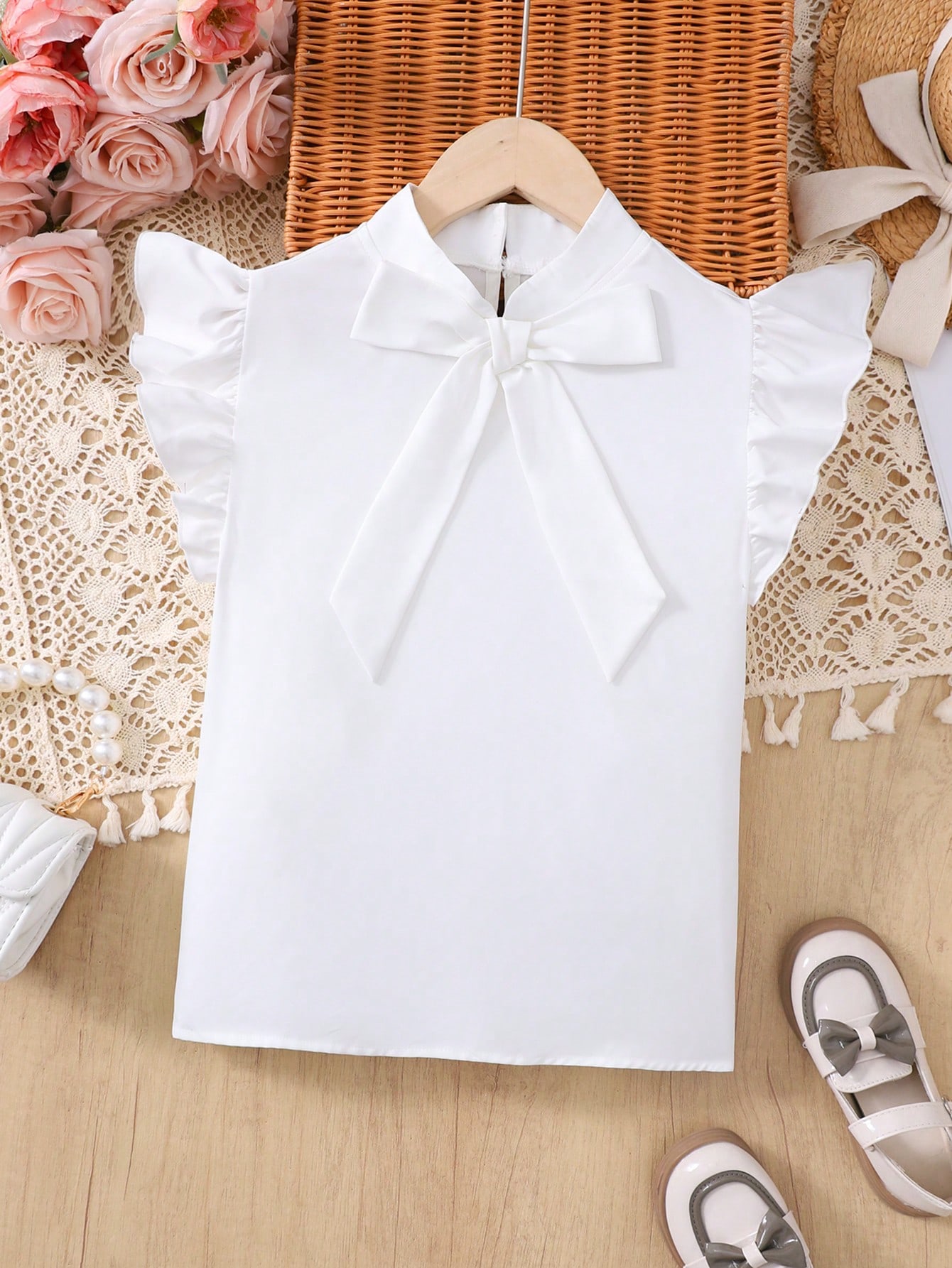 SHEIN قميص منسوج بلون أحادي مع كشكشة وزخرفة فيونكة...