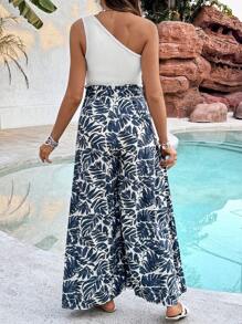 SHEIN مجموعة من 2 قطعة بلون أحادي ملابس علوية عنق غير متماثل وبنطلون ذو ساق واسعة بطباعة نباتات استوائية، طقم ملابس كاجوال للحمل