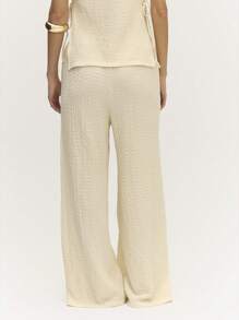 Nöista Pantalones texturizados con estilo. Nuestros pantalones texturizados de pierna ancha ofrecen comodidad ceñida y estilo con una cintura elástica para un ajuste acogedor.