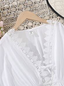 SHEIN Kimono tressé pour préadolescentes avec décoration de sangle, blanc, convenant pour les vacances à la plage et les sorties printanières