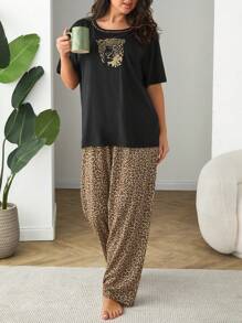 RueChic 女士加大码棉质撞色滚边和动物刺绣细节短袖衬衫和豹纹睡裤睡衣套装 - 黑色 - 查看 1