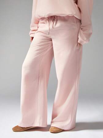 MISSGUIDED Oversized, weite Hose für die Freizeit, Jogginghose mit kuscheliger Weichheit für den Winter und Feiertage, bequeme Freizeithose mit Gummibund, Premium Athleisure Sweatshose