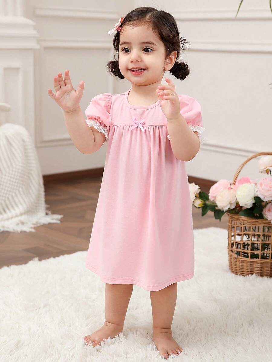 SHEIN 女宝宝粉色简约可爱圆领蕾丝泡泡袖亲肤针织睡裙适合女童日常穿着、活动节日、家庭聚会、斋月 - 粉色 - 查看 1