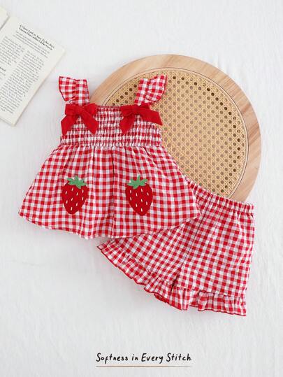 Cozy Pixies 2 件装女婴草莓图案荷叶边领上衣和松紧腰短裤套装