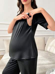 Conjunto de pijama de maternidad informal con estampado de letras y diseño de lactancia