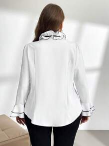 Firerie Camisa de manga larga con mangas acampanadas y bloque de color, de talla grande, de estilo empresarial informal - Blanco - Ver 3