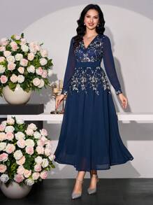 Modelyn Robe écoulement élégante et affinante en mousseline de soie avec broderie de fil bicolore et paillettes - bleu indigo - Voir 1