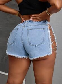 Slaydiva Plus Size Front Button Pockets Hollow Fringe Hem Casual Denim Shorts - Light Wash - View 2