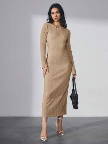 CLARA VERO Robe maxi plissée de qualité en satin, style élégant