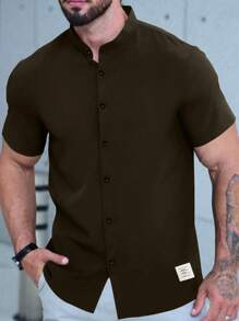 Manfinity Homme Camisa casual de manga corta con parche estampado de letras para hombres de talla grande