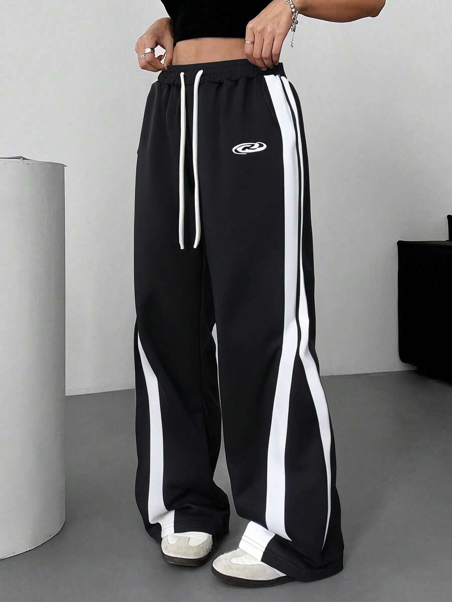 SHEIN Leap Crew 少女针织拼色字母刺绣抽绳口袋休闲长款运动裤 - 黑與白 - 查看 1