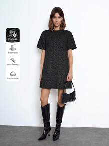Maija Vestido Curto Casual Preto Texturizado de Manga Curta e Gola Redonda para Mulheres, Versátil para Festa, Outono/Inverno, Dia dos Namorados, Festival - Preto - Visão 3