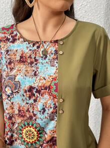 SHEIN LUNE Plus Size Vrouwen Casual Effen Kleur Patchwork Paisley Tie Dye Print Ronde Hals Korte Mouw Decor Knoop Normaal T-shirt
