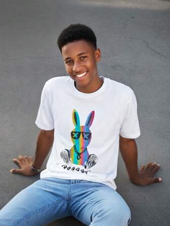 SHEIN 青少年男孩休闲卡通兔子和游戏手柄印花圆领短袖 T 恤，春夏