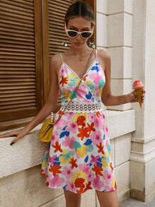 SHEIN VCAY Vestido de tirantes finos con estampado floral, minimalista y parches, perfecto para vacaciones, salidas de verano y fiestas. - Multicolor - Ver 1