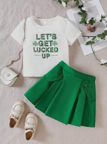 Set de 2 piezas de conjunto informal y lindo para niñas pequeñas, que incluye una blusa de punto de manga corta con cuello redondo y estampado de trébol para la primavera/verano, y una falda plisada de línea A de color liso