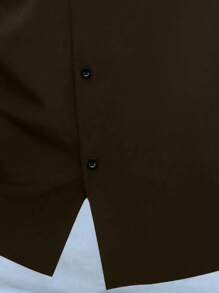 Manfinity Homme Camisa casual de manga corta con parche estampado de letras para hombres de talla grande