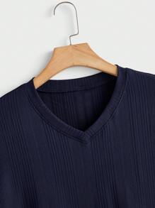 Manfinity Homme Conjunto casual de camiseta de manga corta con cuello en V y pantalón corto con parches y ribete para hombre - Azul Marino - Ver 3