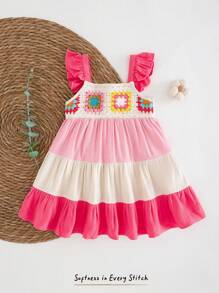 Cozy Pixies Vestido de bebé niña con cintura ceñida, ruedo con volantes, cuello cuadrado y parches de colores contrastantes