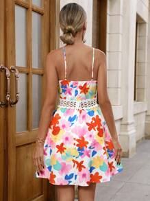 SHEIN VCAY Vestido de tirantes finos con estampado floral, minimalista y parches, perfecto para vacaciones, salidas de verano y fiestas. - Multicolor - Ver 3