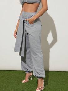 Denimoi Bộ 2 quần nỉ buộc eo và áo crop top - Xám - Xem 3