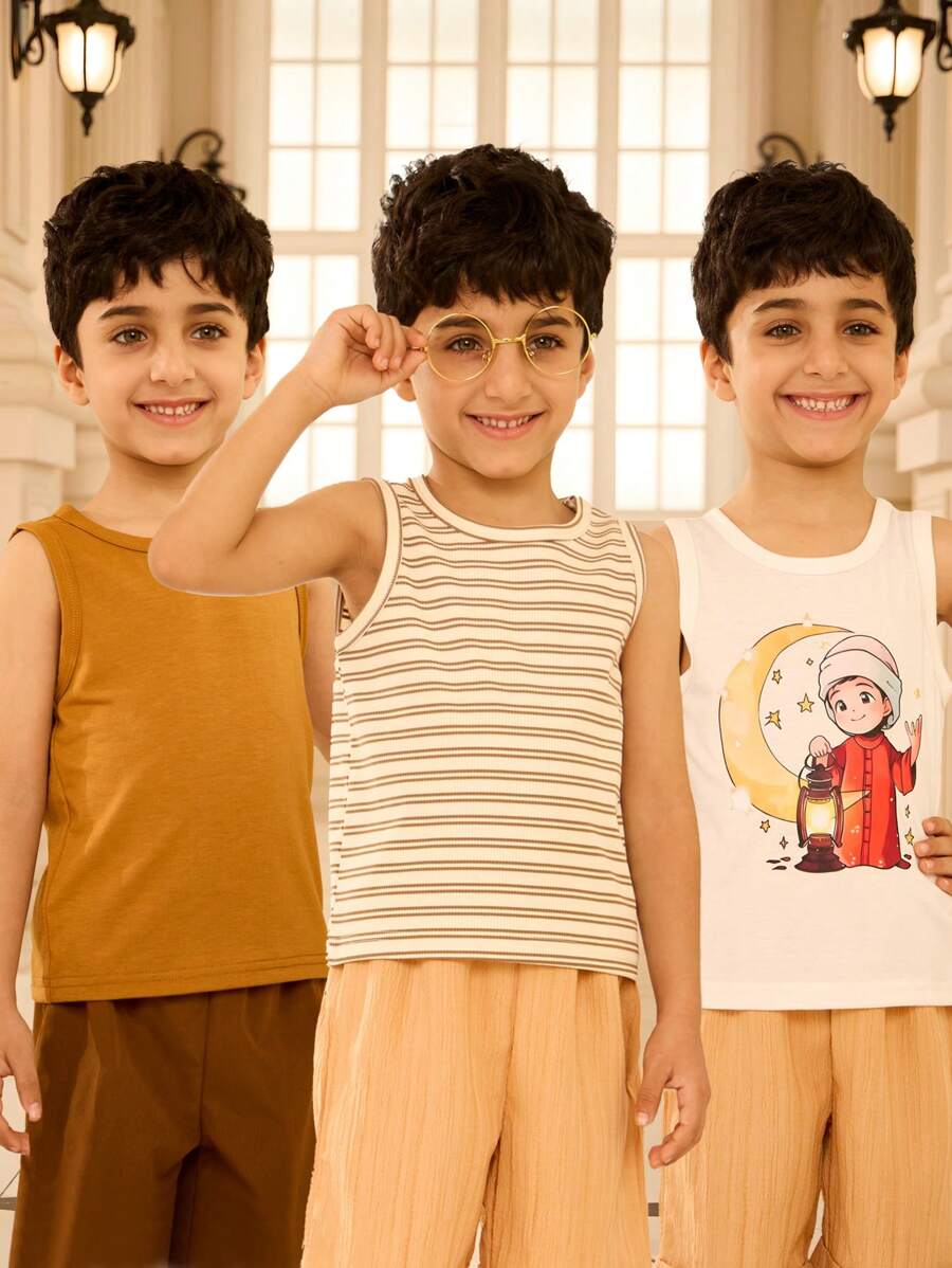 SHEIN مجموعة سترة بلا أكمام من 3 قطع للأولاد، تصميم متعدد الاستخدامات بخطوط الخاكي والكراميل الأحادي واللوحات المطرزة بنموذج الفانوس، مثالية لخزانة ملابس الأولاد في الربيع/الصيف