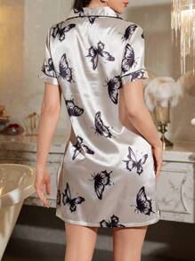 LuxeNights 女士仿丝蝴蝶印花缺口领短袖单排扣睡袍娃娃装奢华家居服 - 杏色 - 查看 2