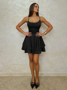 SHEIN BAE Vestido corto de satén con cuello pronunciado, tirantes finos, espalda descubierta, lazo y dobladillo acampanado de doble capa, apropiado para damas de honor, invitadas de boda, despedida de soltera, baile de graduación, fiesta de Navidad - Negro - Ver 3