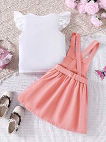 SHEIN Conjunto de 2 piezas para niña con blusa de manga con volantes y vestido tipo jumper con textura, para primavera/verano