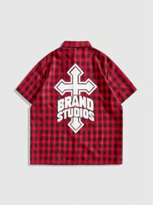 ROMWE MEN Grunge Punk Camisa casual de manga corta con botonadura sencilla, estampado de letras y cuadros para hombre