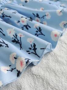 SHEIN Tween Girls 2pcs Light Blue Summer Casual Vacation Holiday Ditsy Floral Retro Bowknot Spaghetti Strap Camisole & Elasticated Waist Wide Flared Skirt - Blue - View 4