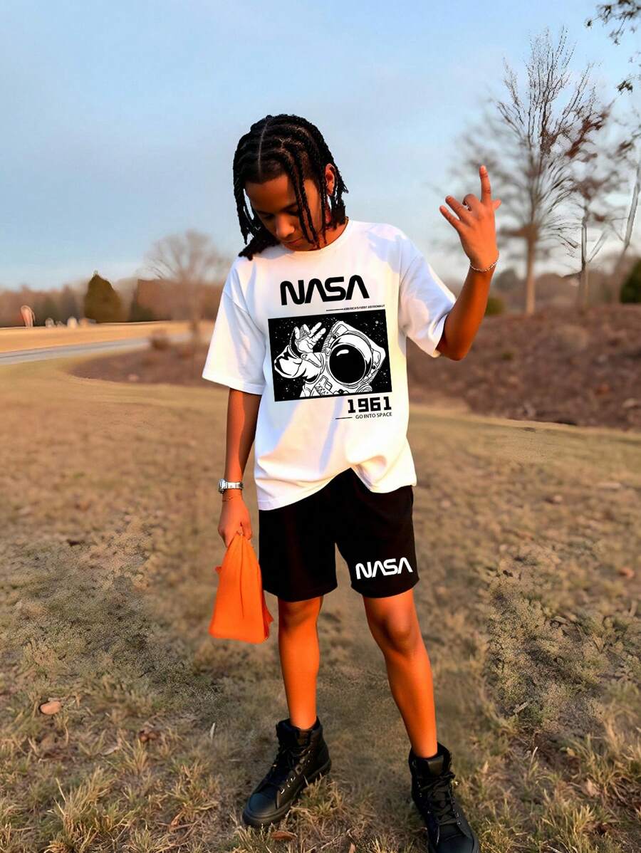 SHEIN 2 件青少年男孩休闲短袖 T 恤和短裤套装