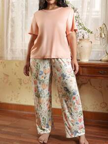 大码女式短袖上衣和花卉印花裤睡衣套装