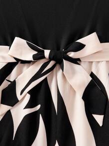 SHEIN Tween Girls''Holiday Fashionable Casual Style Knit Ditsy Floral Patchwork Square Neck Short Sleeve Jumpsuit - Black - View 3