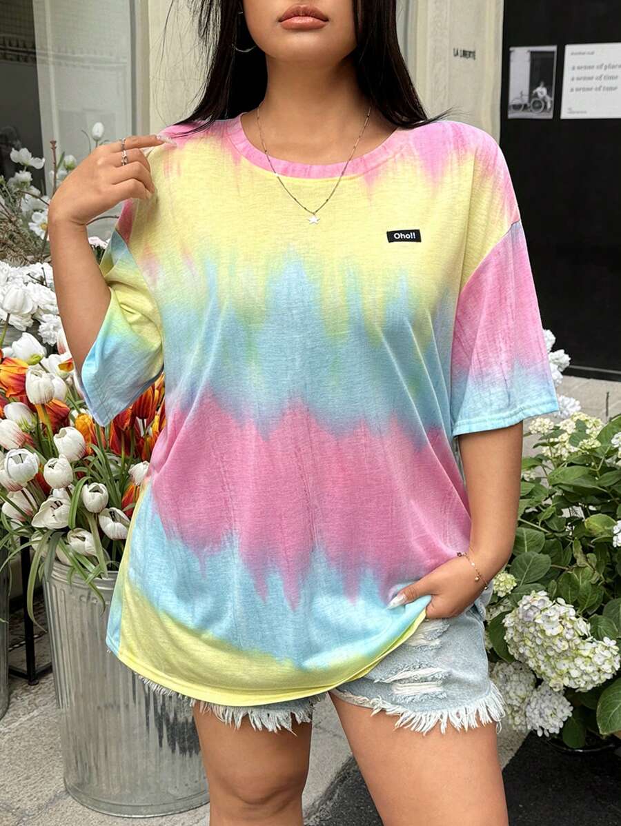 SHEIN EZwear 大码女式扎染字母印花圆领落肩休闲 T 恤 - 粉色 - 查看 1