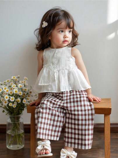 SHEIN LMoss Kids LMoss Babyflicka Rutiga Mönstrade Långbyxor Och Broderad Topp 2 Delar/Set, Söt Matchande Outfit, Sommar